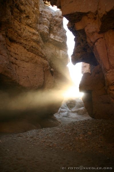 IMG_3651 <P><B>Sesriem Cynyon</B></P>
<P>In der Abendsonne bilden sich
interessante Licht- und Schattenspiele.</P>